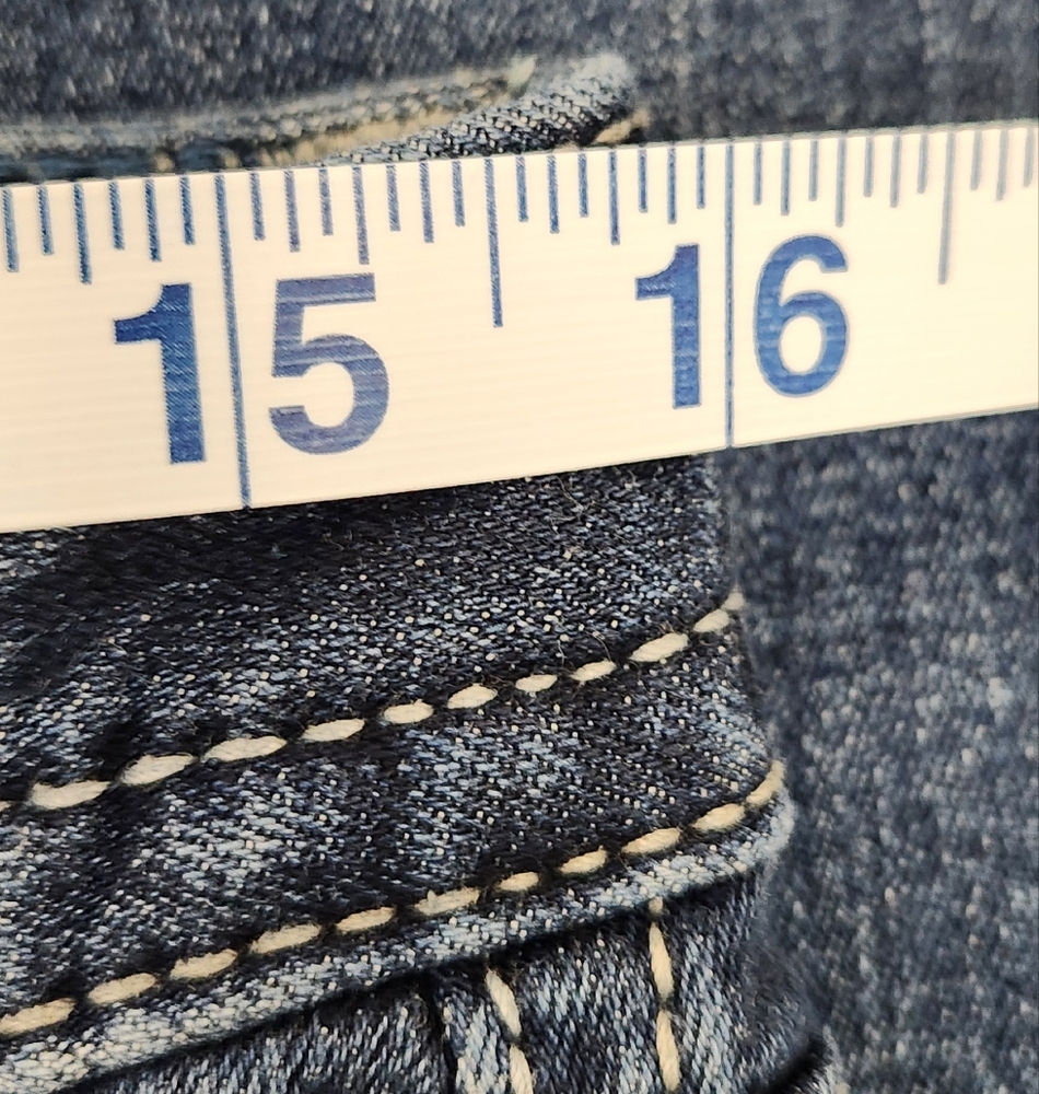 Express Barely Boot Low Rise Medium Wash. 6 Short - Picture 9 of 10